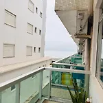 Predio Na Atlantica, Pe Na Areia
